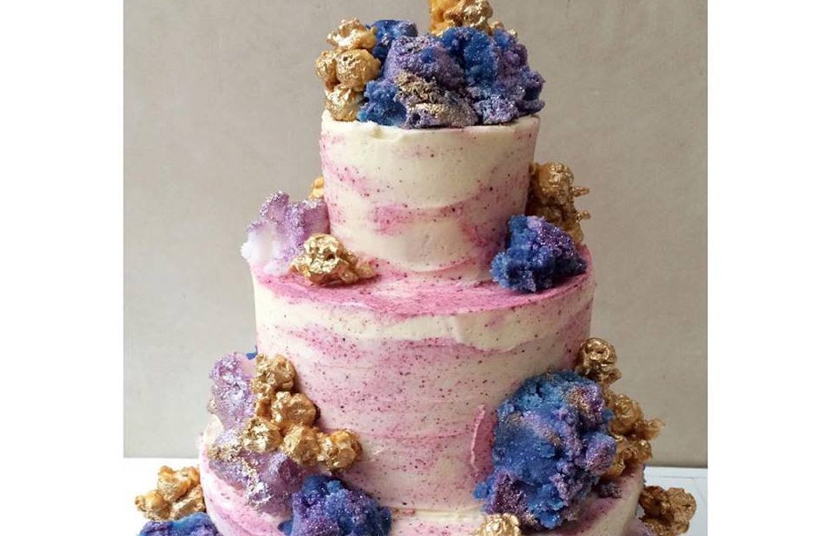 Outer Space from 40 Jaw-Dropping Wedding Cakes - The Daily 